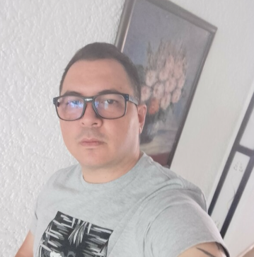 <em><strong>Carlos R.</strong></em>